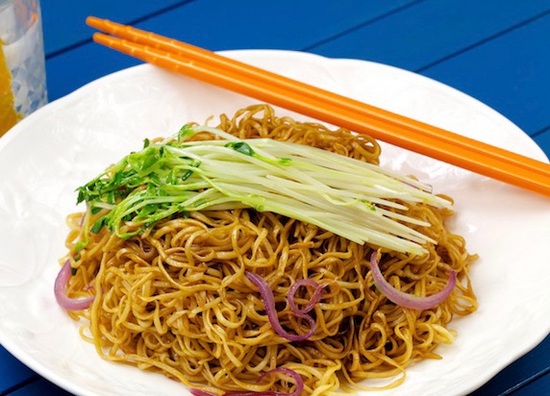 hk style fried noodles 1 i(n soy sauce)